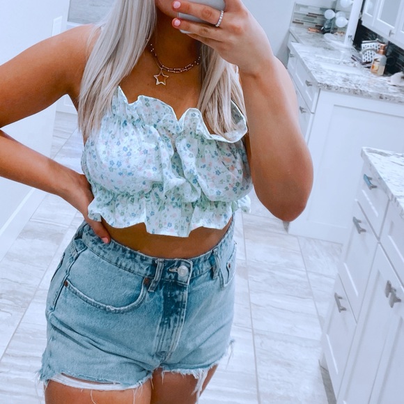 Divided Tops - pastel green ditsy floral ruffle crop top
